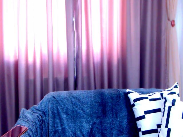 Live sex webcam photo for SweetyPaws #262553095