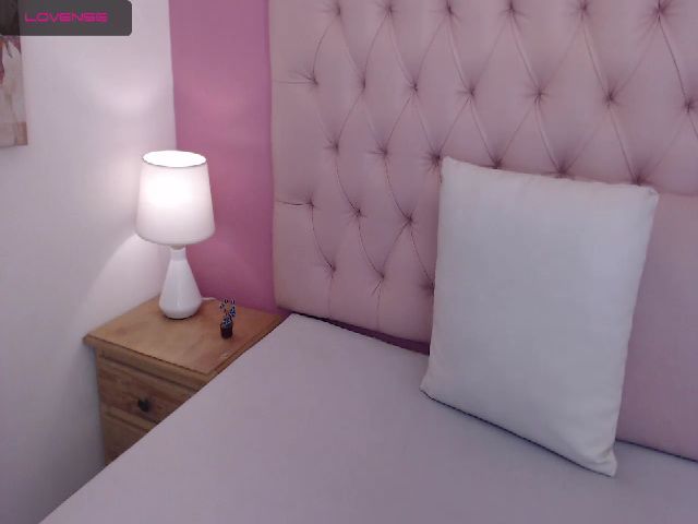 Live sex webcam photo for Keyra_R #258635642