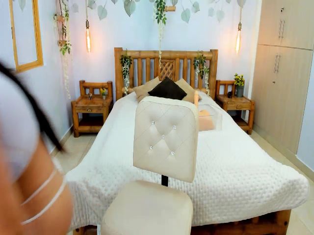 Live sex webcam photo for Prettypervyyx #259806146