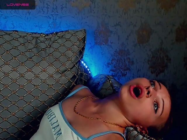 Live sex webcam photo for MariaCharming #262114890