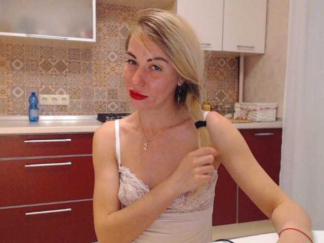 Live sex webcam photo for HoneyPot2 #248457430