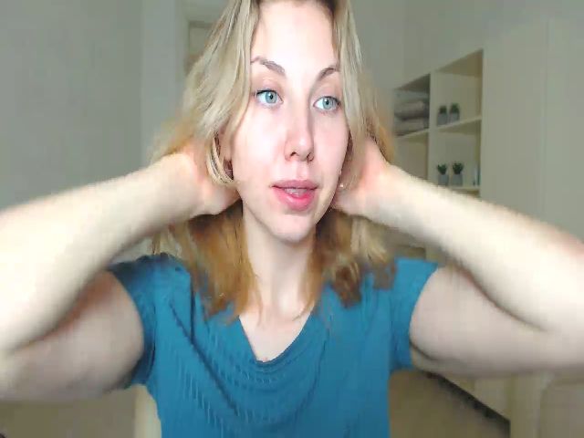 Live sex webcam photo for MollyDiamond1 #257753961