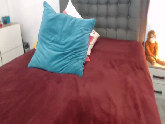 Live sex webcam photo for Maggiemilff #255261341