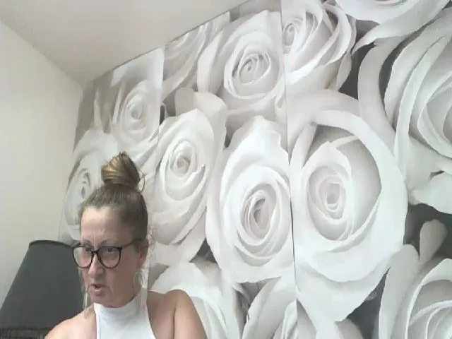 Live sex webcam photo for MatureKate1 #252784865