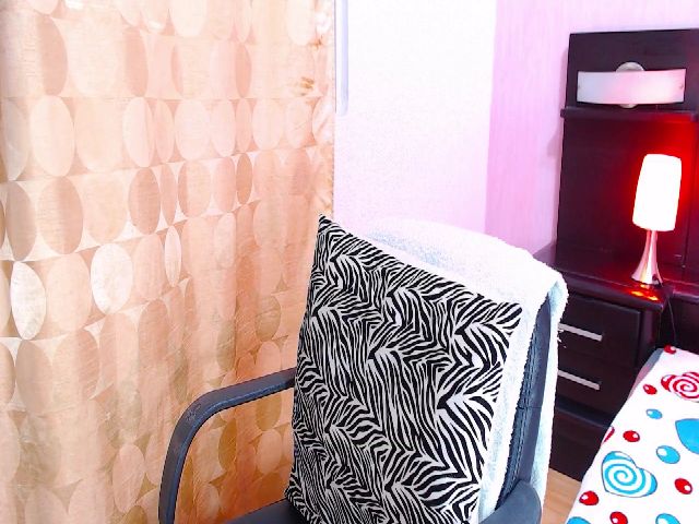 Live sex webcam photo for CandyShoww #262532628