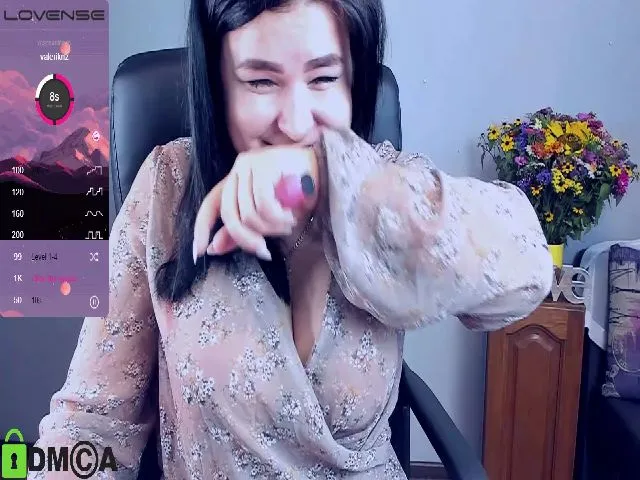 Live sex webcam photo for Sinnarey #264205373