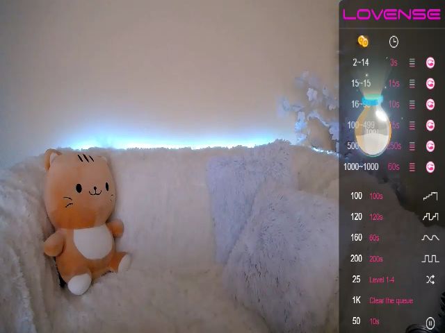 Live sex webcam photo for HarleyQuinnX_ #255694736