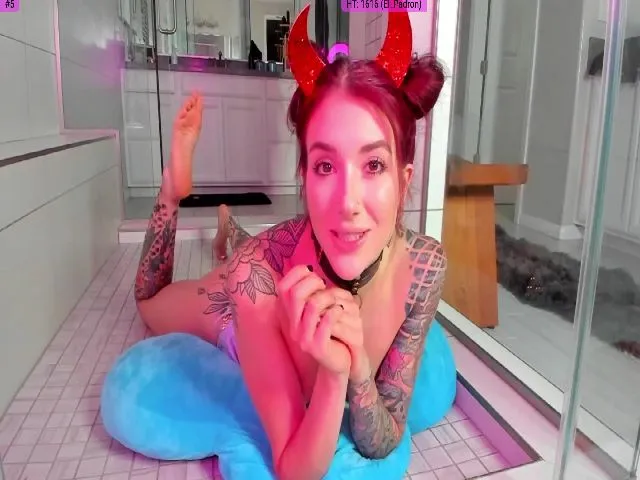 Live sex webcam photo for KasaraWood #254008453