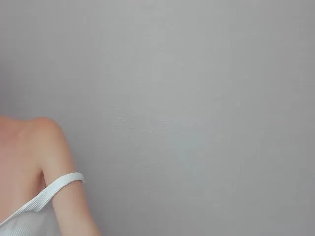 Live sex webcam photo for WowAlina_ #254814265