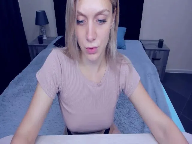 Live sex webcam photo for MeganKind #256631581