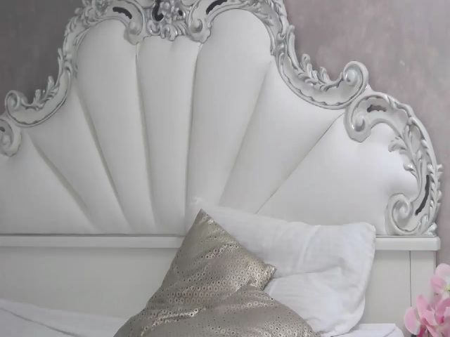 Live sex webcam photo for SoffyyHot #264451225