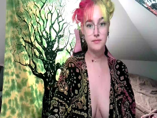 Live sex webcam photo for KinkyKitsune9 #255471882