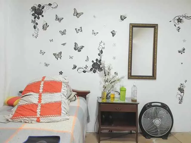 Live sex webcam photo for SmallDoll #241314587