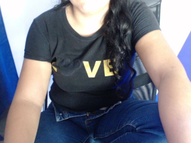 Live sex webcam photo for sophiie_fox #253975349