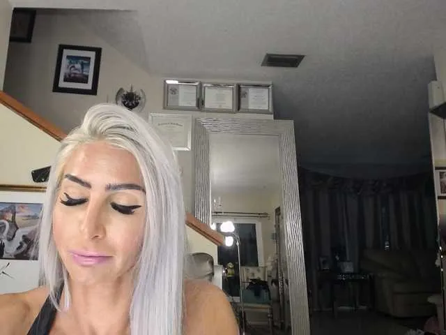 Live sex webcam photo for adrianna_fox #287953127