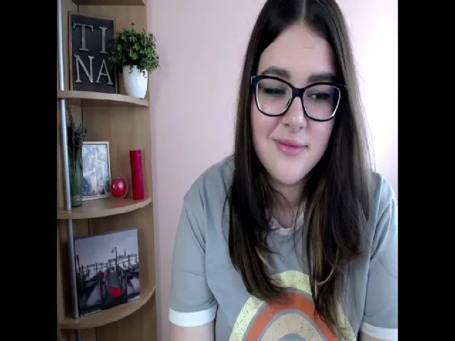 Live sex webcam photo for SweetyTinna #264761004