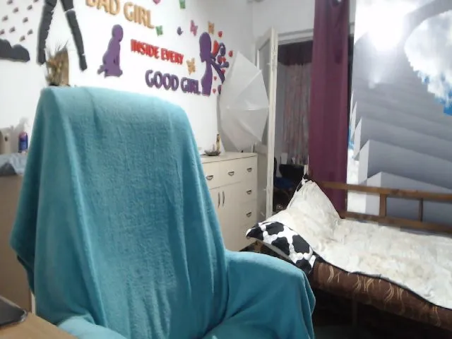 Live sex webcam photo for LiaMelanyy #255154604