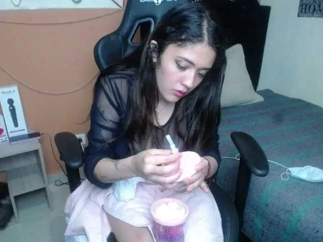 Live sex webcam photo for melanyissabel #248988388