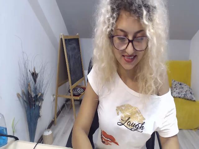 Live sex webcam photo for CurlyBella #264818091