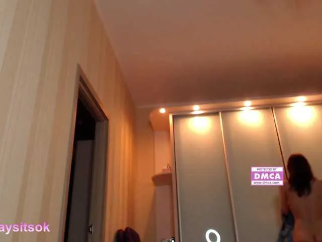 Live sex webcam photo for MomsaysitsOk #241407480