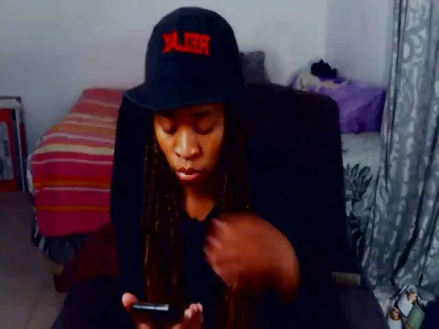 Live sex webcam photo for AfricanAss01 #252763792