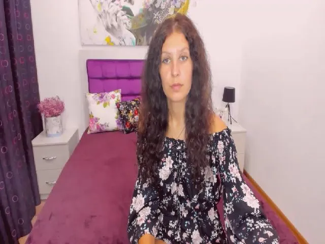 Live sex webcam photo for KarenSilk #263016231