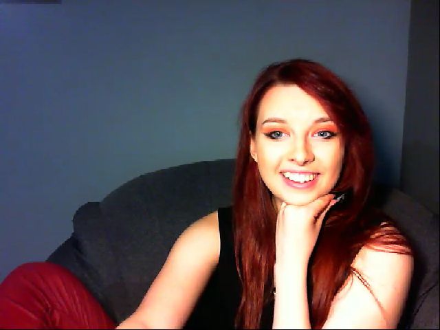 Live sex webcam photo for VirginLuna18 #264304237