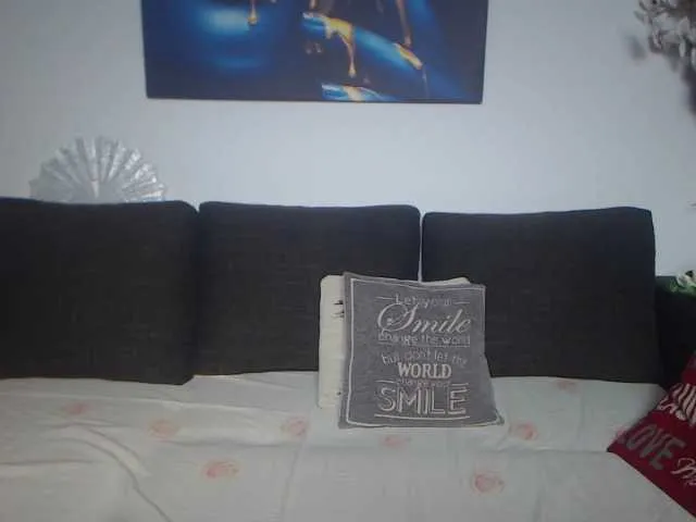 Live sex webcam photo for Loraynne #243565354