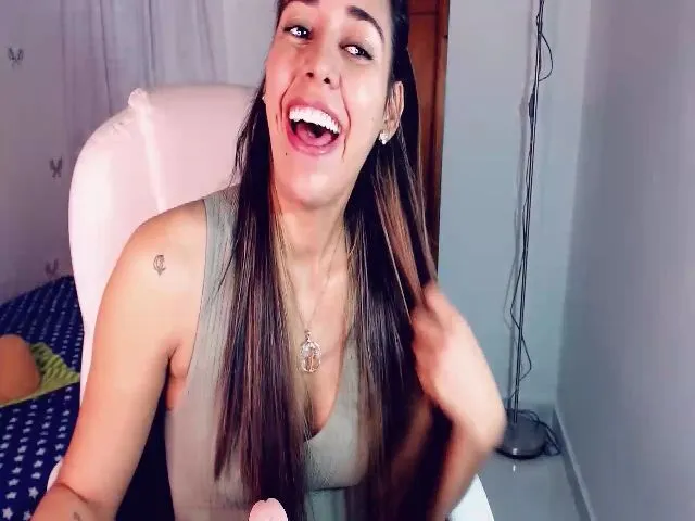 Live sex webcam photo for Tamy_bennett #261350270