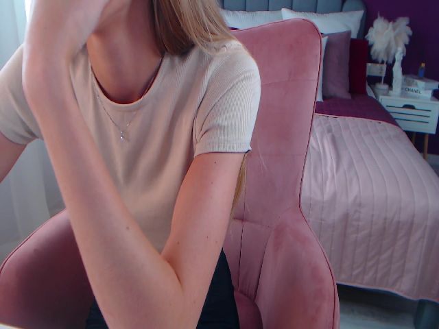 Live sex webcam photo for Angell_XO #260471587