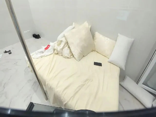 Live sex webcam photo for SuperSexyNat #254886505