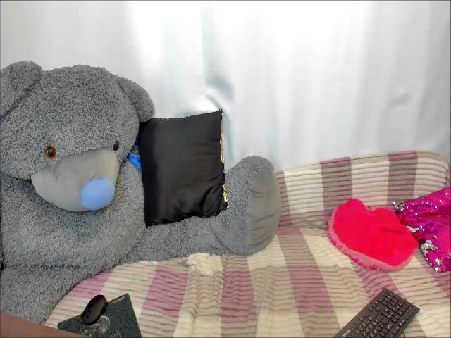 Live sex webcam photo for HelenWell #259344788