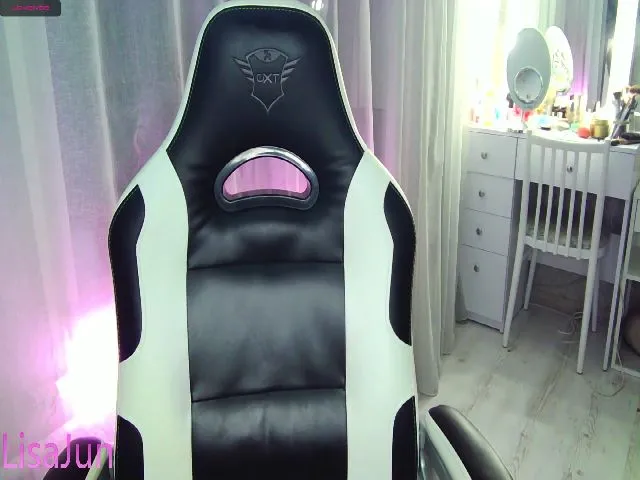 Live sex webcam photo for LisaJun #263338756