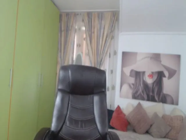 Live sex webcam photo for Evelynevi #252758272