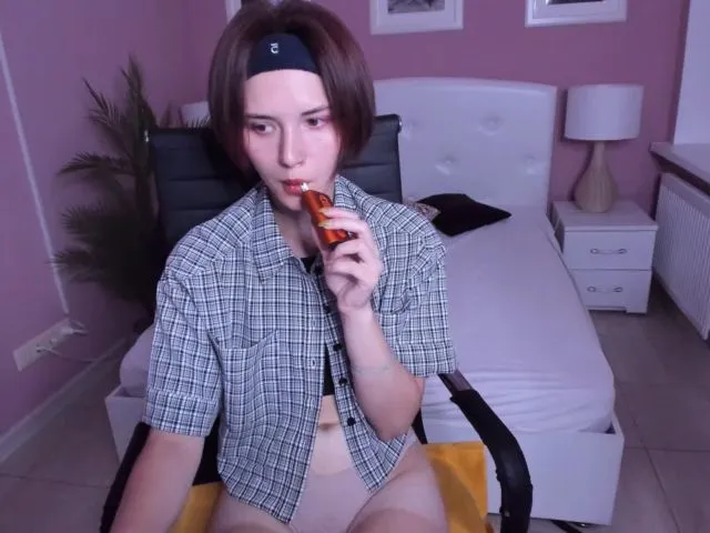 Live sex webcam photo for PennyLoveme #254153445