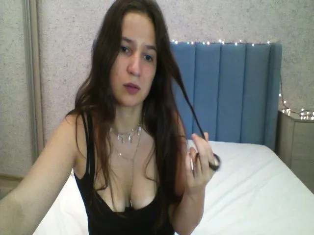 Live sex webcam photo for GloriyaSecret #253463916