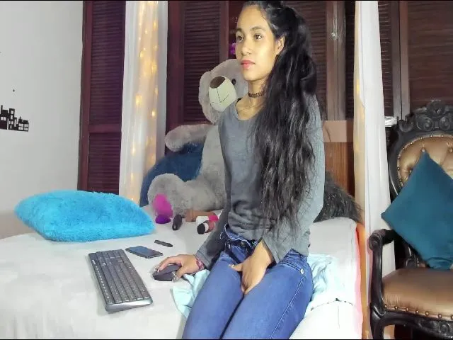 Live sex webcam photo for Latinangel1_ #253402590