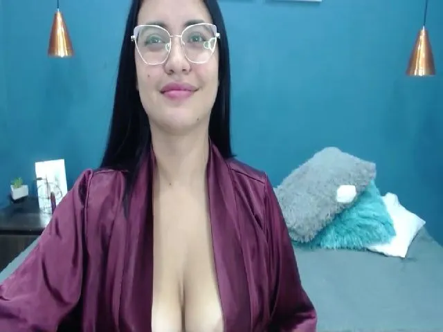 Live sex webcam photo for Estefany_24 #252591079