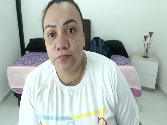 Live sex webcam photo for KimmyStone #263084112