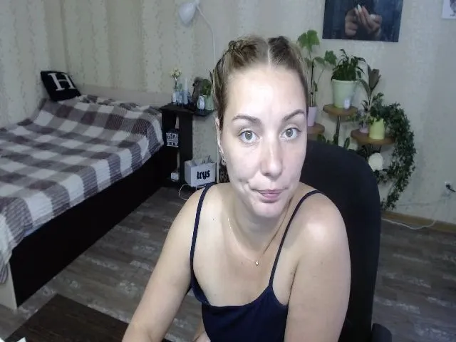 Live sex webcam photo for Emi_lywild #261189942