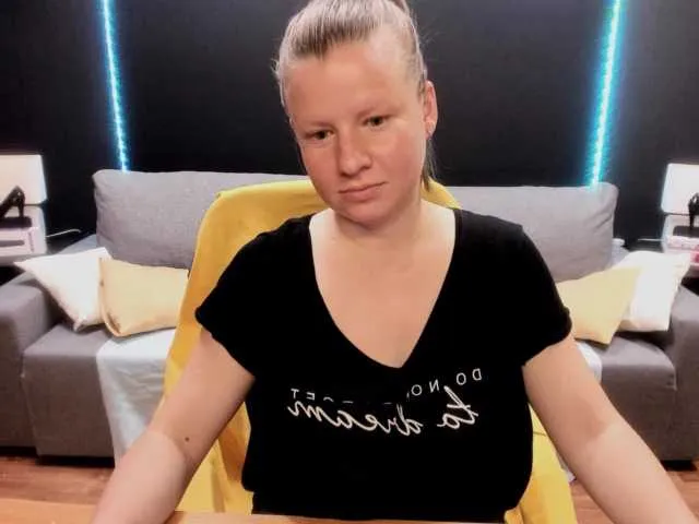 Live sex webcam photo for CoconutLegs #250976070