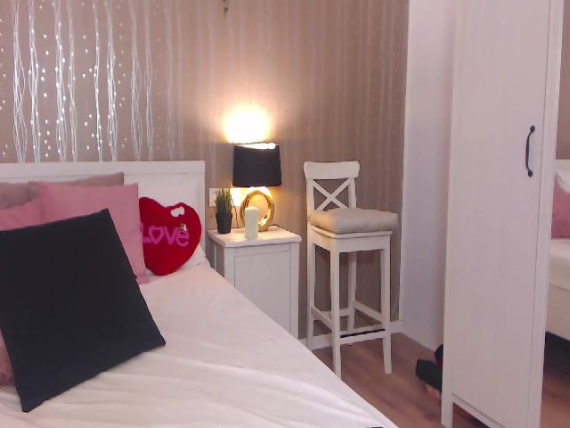 Live sex webcam photo for Adeleluv_ #255259274