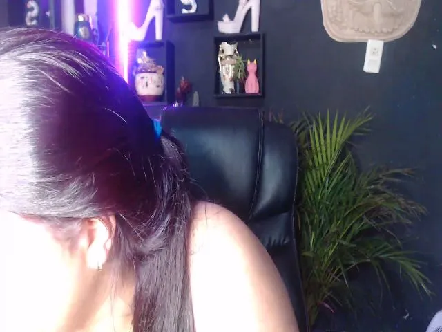 Live sex webcam photo for Strawxberrry #261948766