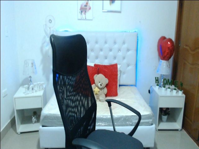 Live sex webcam photo for Antonella_lpz #257919070