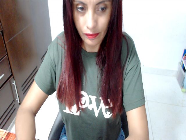 Live sex webcam photo for Angelina323 #262885703