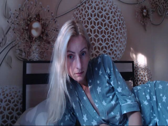 Live sex webcam photo for MeltingJulia #258204464