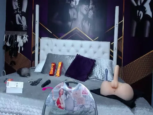 Live sex webcam photo for Emiligrey #260494219