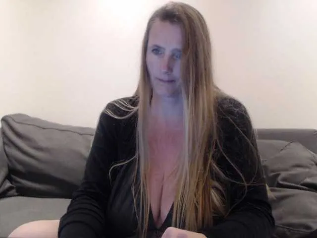 Live sex webcam photo for XXNikkie #287971736