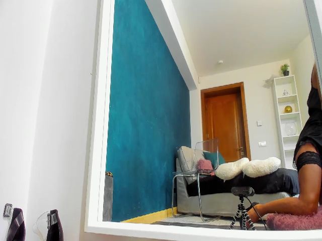 Live sex webcam photo for MayaHelen #252785009