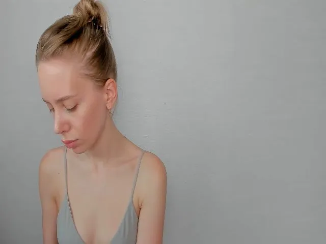 Live sex webcam photo for WowAlina_ #255640743